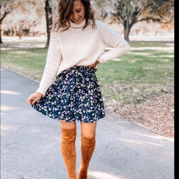 OFFERS WELCOME 
2 available Grey or White oversized mock turtleneck Gap sweater - Picture 4 of 9